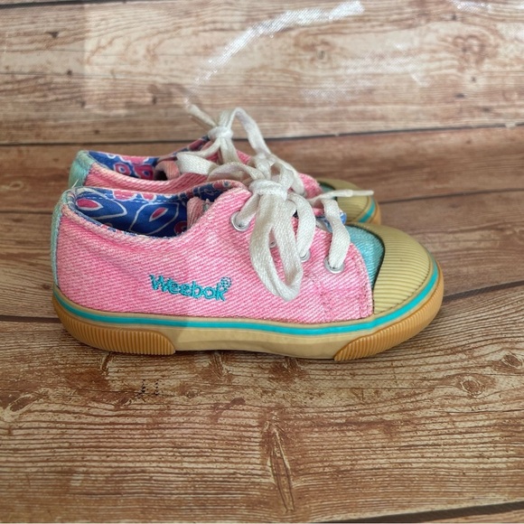 Weebok toddler girl sneakers size 4 - Picture 3 of 14